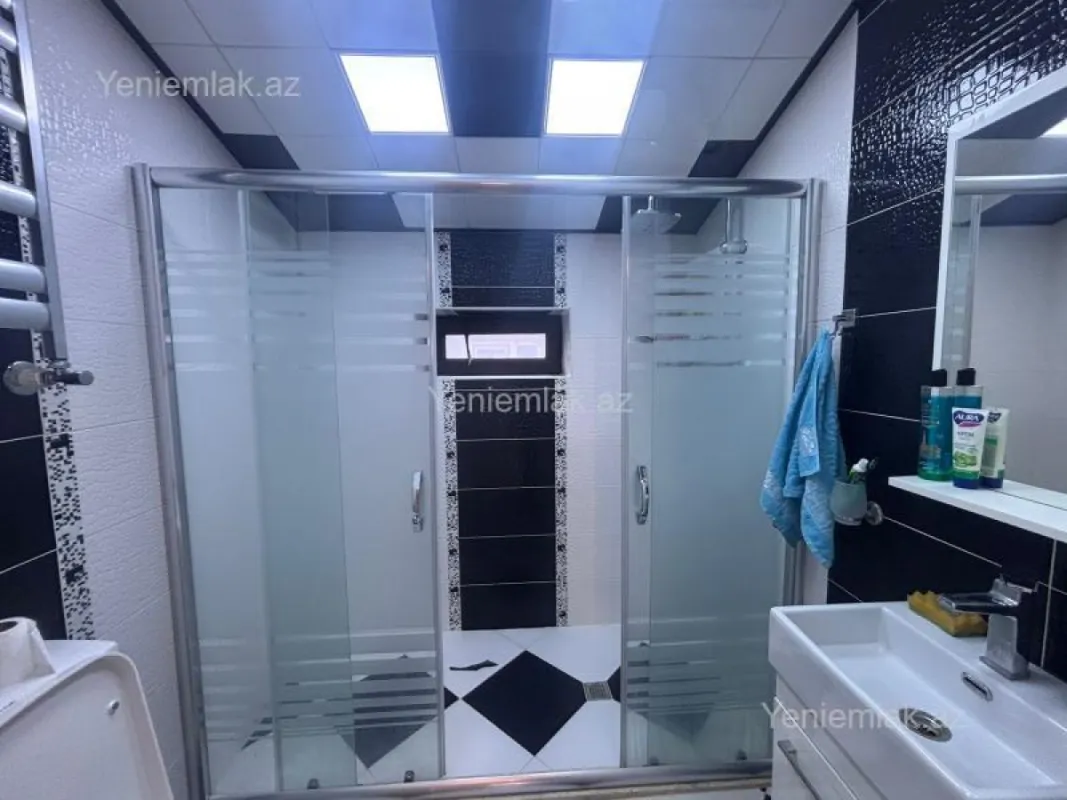 Satılır 5 otaqlı həyət evi 200 m²