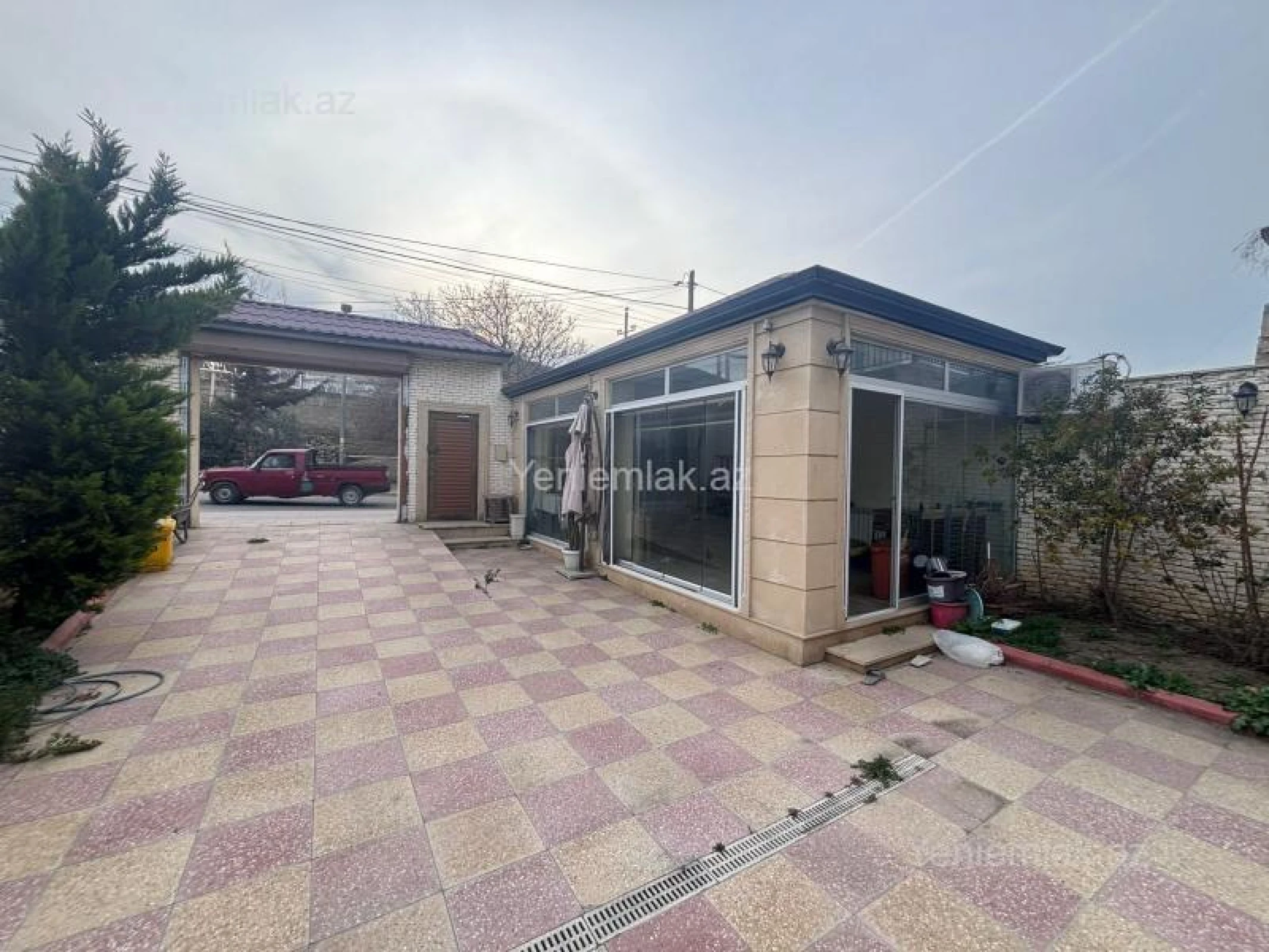 Satılır 5 otaqlı həyət evi 200 m²