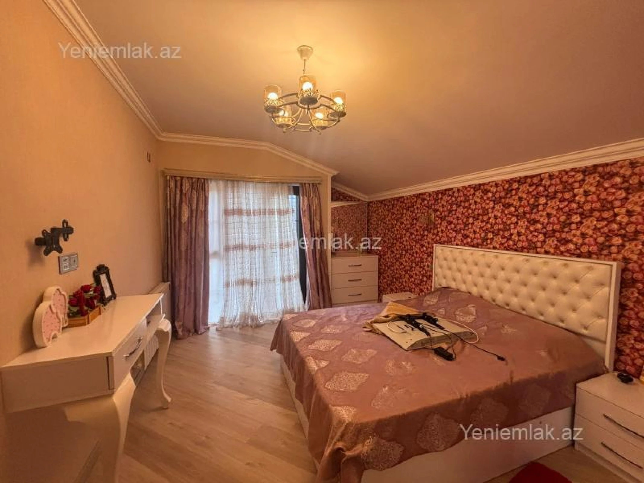 Satılır 5 otaqlı həyət evi 200 m²