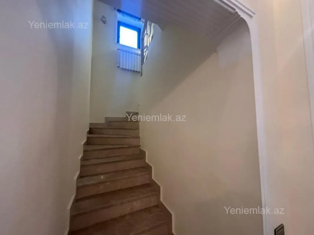 Satılır 5 otaqlı həyət evi 200 m²