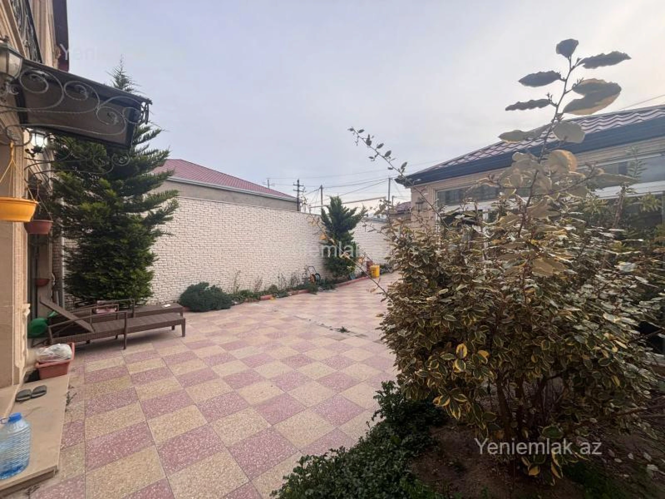 Satılır 5 otaqlı həyət evi 200 m²