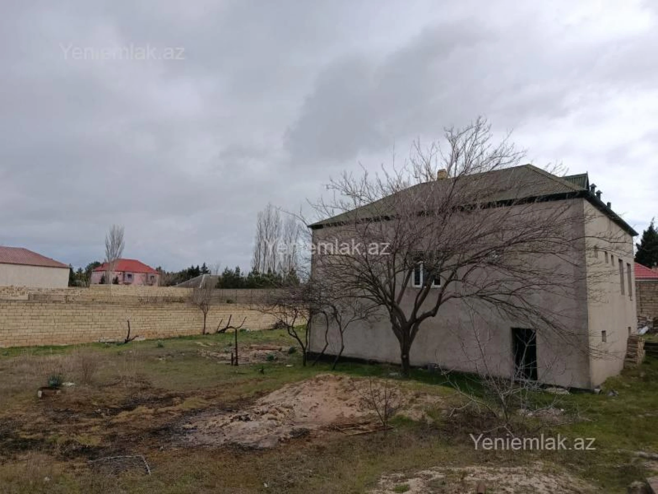 Satılır 4 otaqlı həyət evi 390 m²