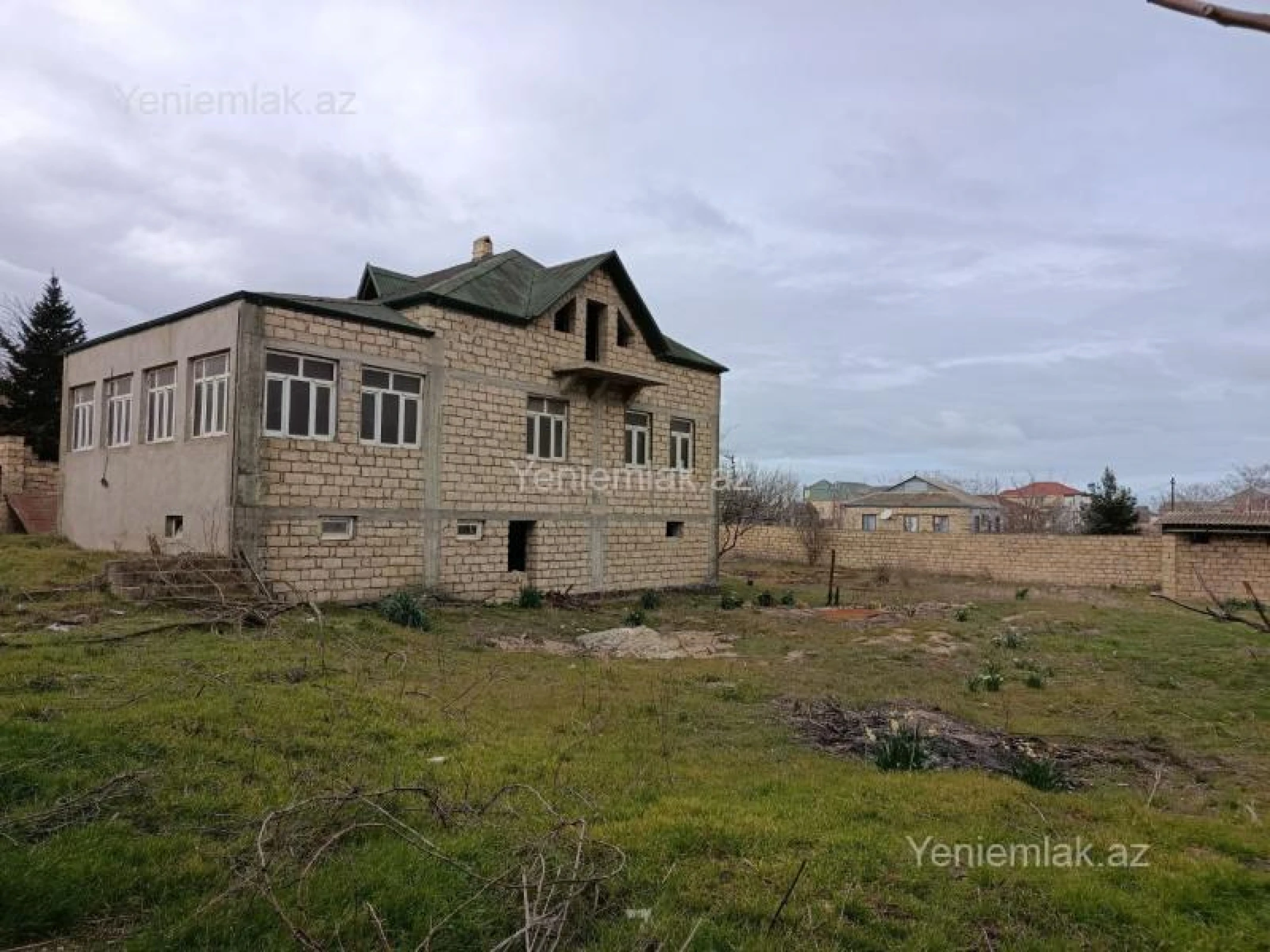 Satılır 4 otaqlı həyət evi 390 m²