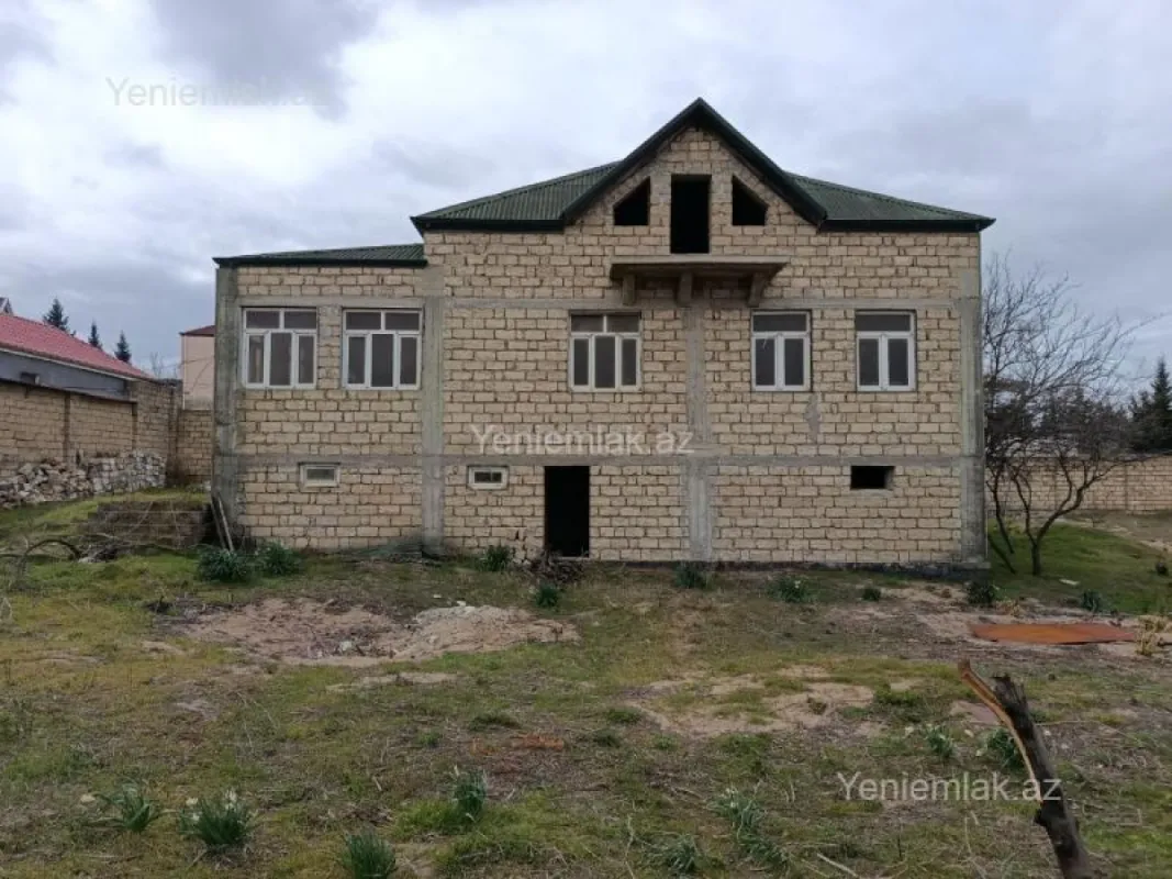 Satılır 4 otaqlı həyət evi 390 m²