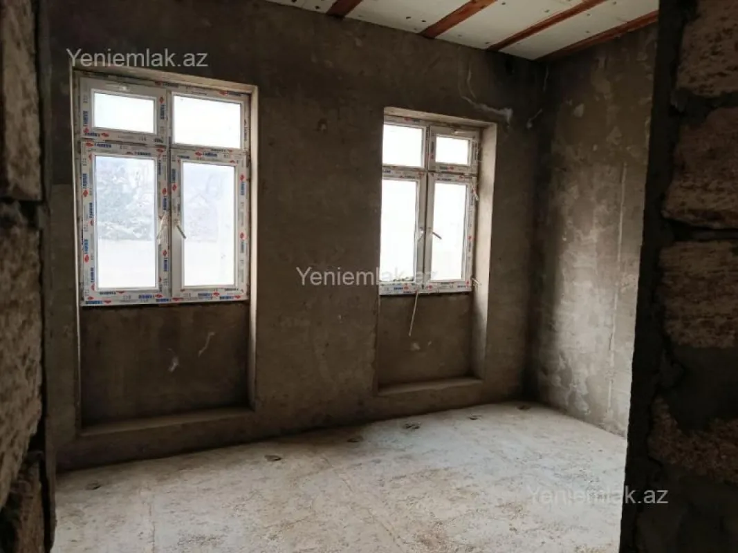 Satılır 4 otaqlı həyət evi 390 m²
