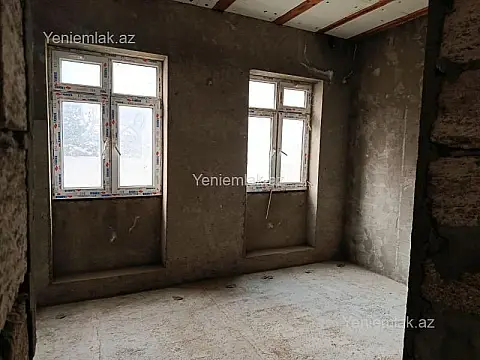 Satılır 4 otaqlı həyət evi 390 m²