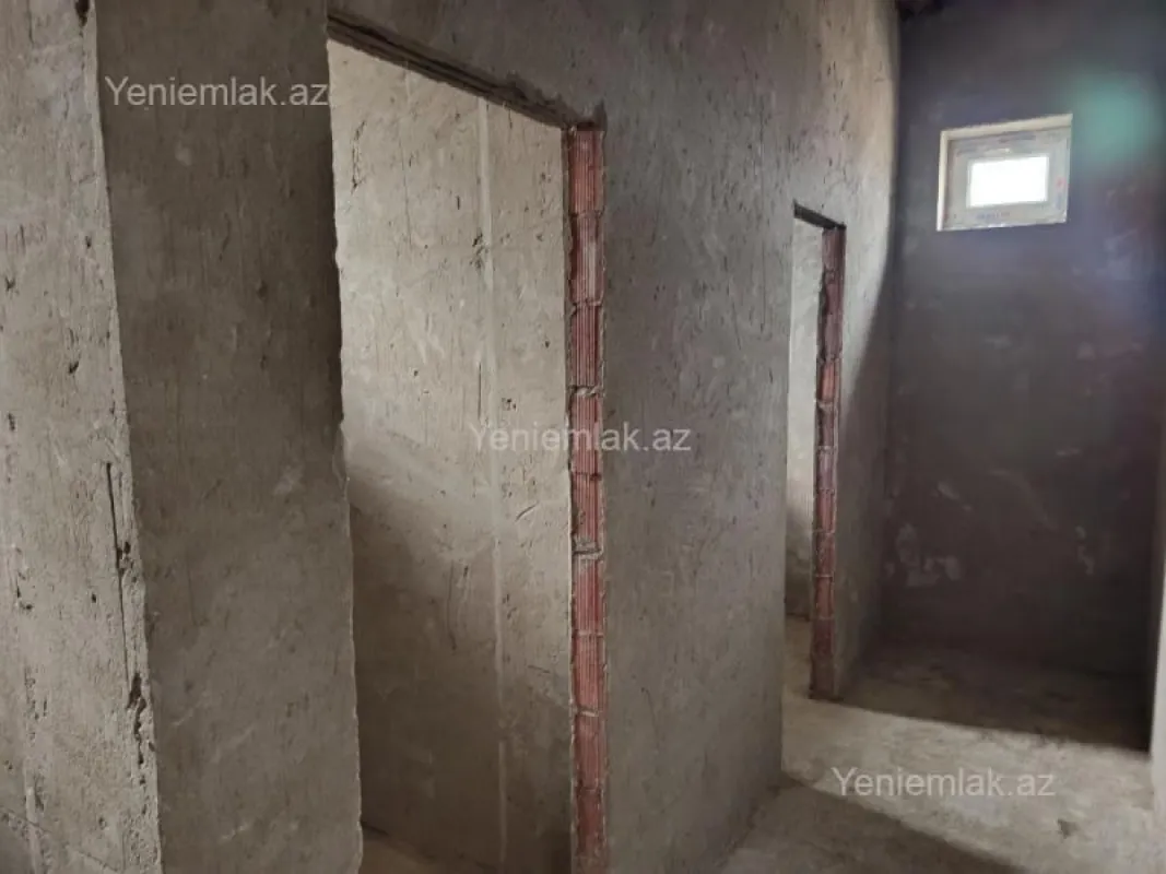 Satılır 4 otaqlı həyət evi 390 m²