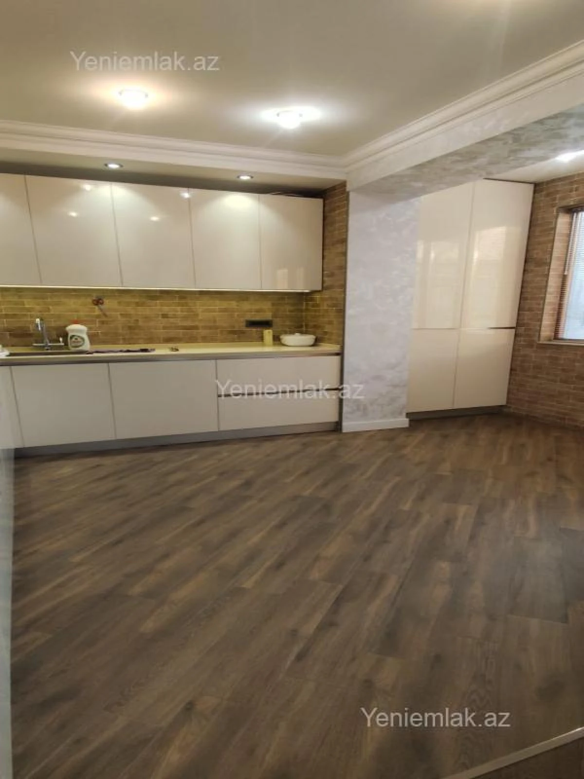 Satılır 5 otaqlı köhnə tikili 115 m²
