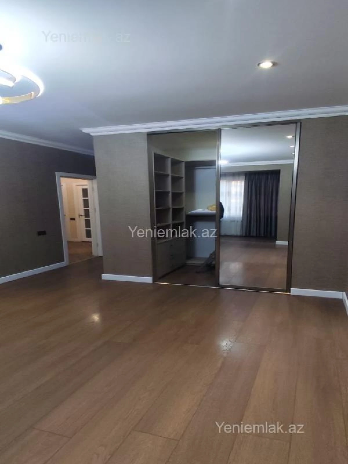 Satılır 5 otaqlı köhnə tikili 115 m²