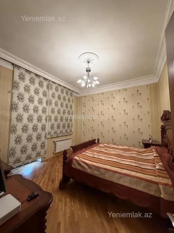 Satılır 7 otaqlı həyət evi 300 m²