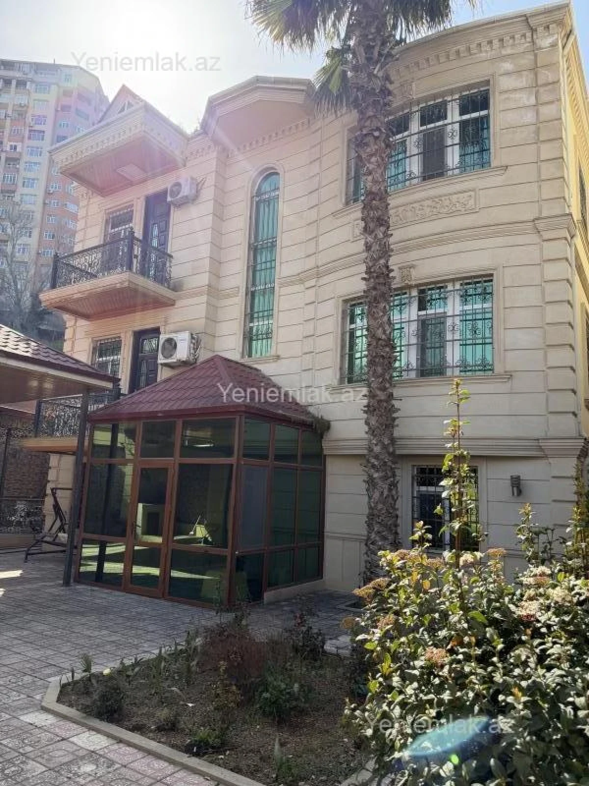 Satılır 7 otaqlı həyət evi 300 m²