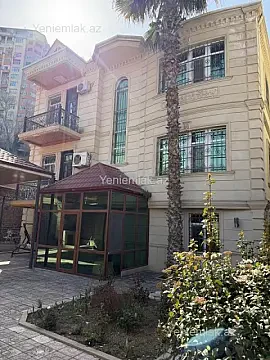Satılır 7 otaqlı həyət evi 300 m²