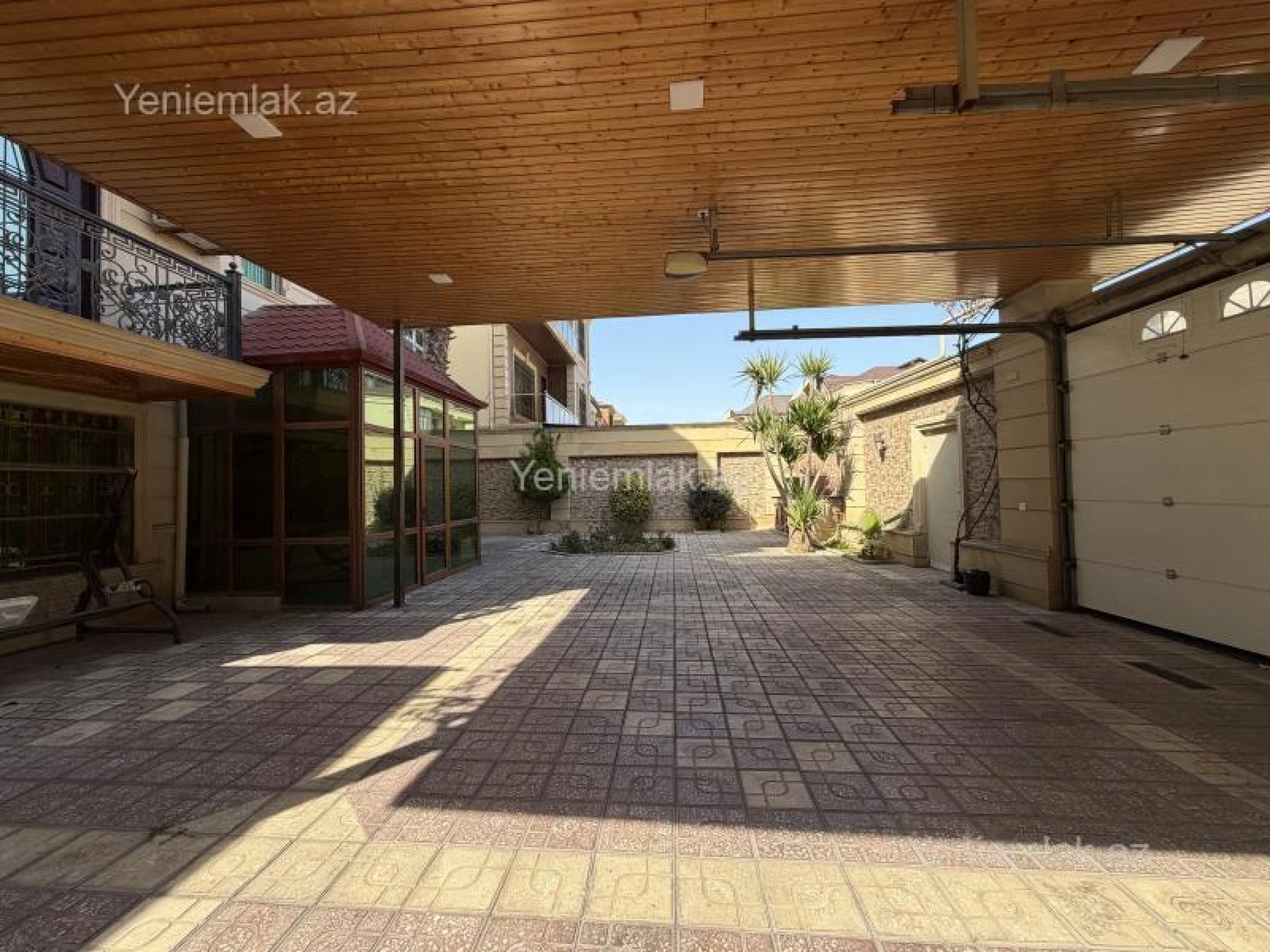 Satılır 7 otaqlı həyət evi 300 m²
