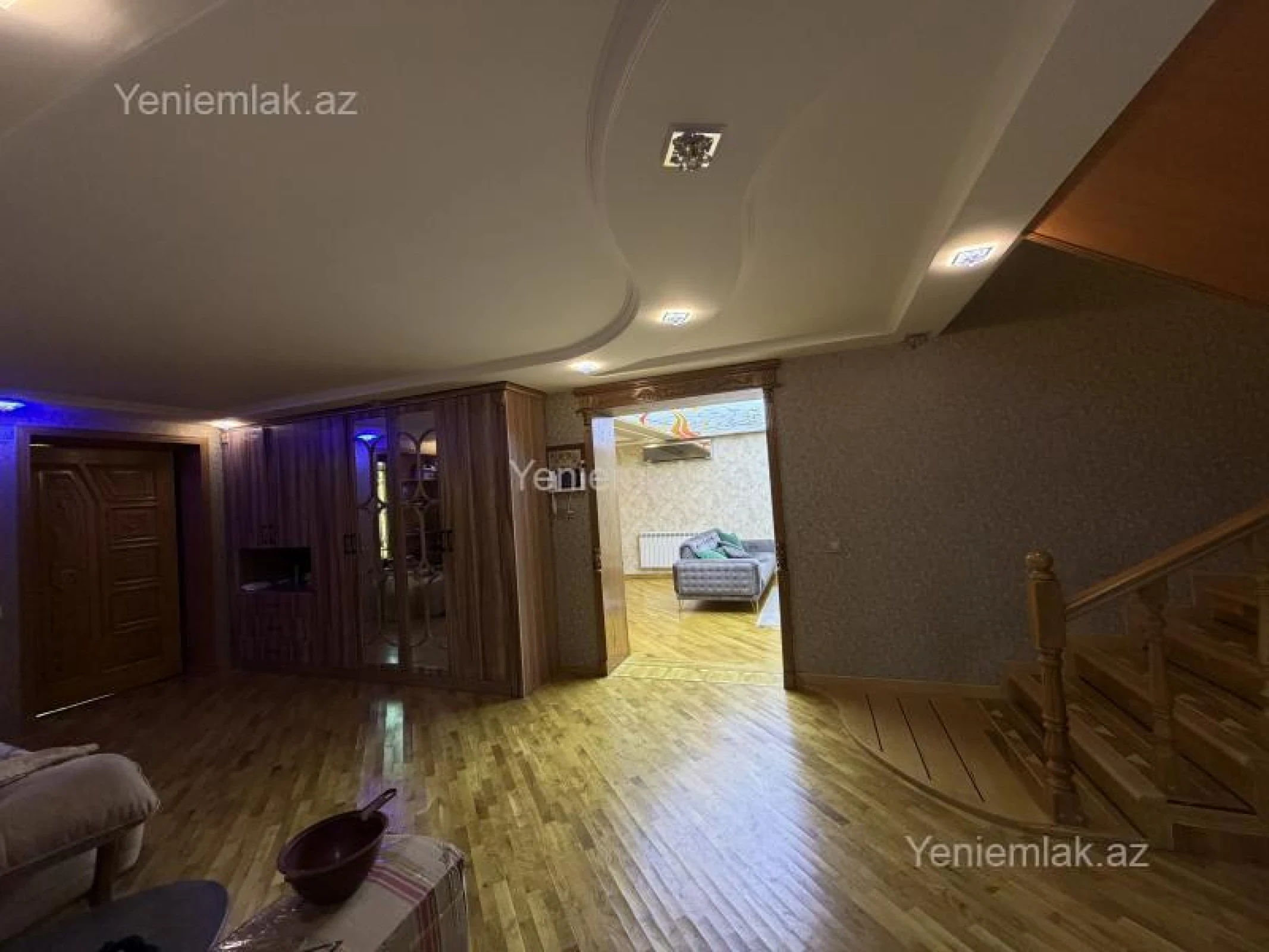 Satılır 7 otaqlı həyət evi 300 m²