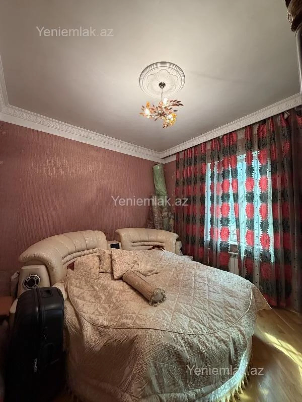 Satılır 7 otaqlı həyət evi 300 m²