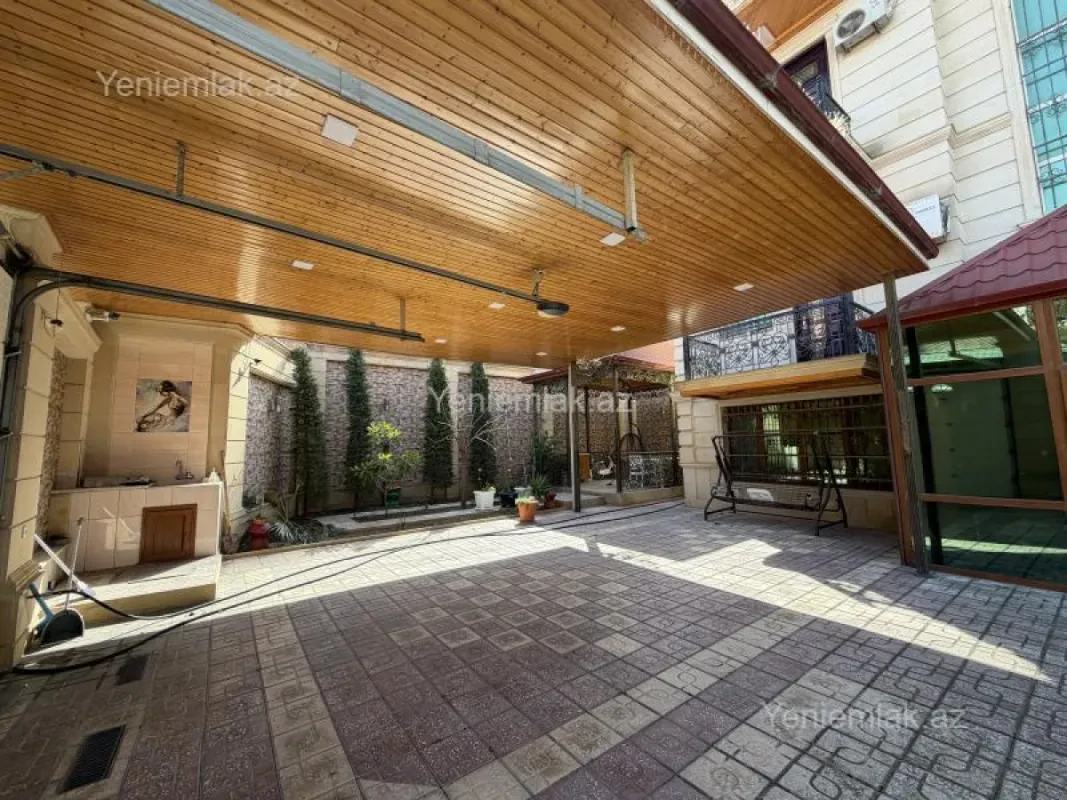 Satılır 7 otaqlı həyət evi 300 m²
