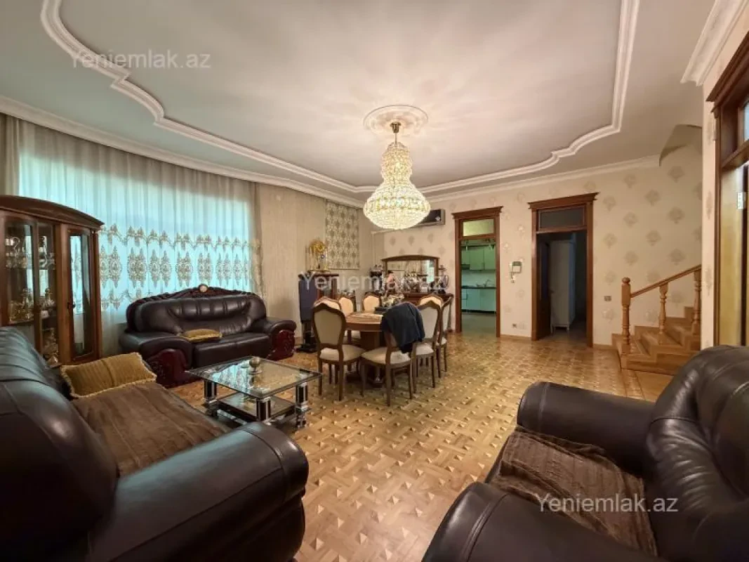 Satılır 7 otaqlı həyət evi 300 m²