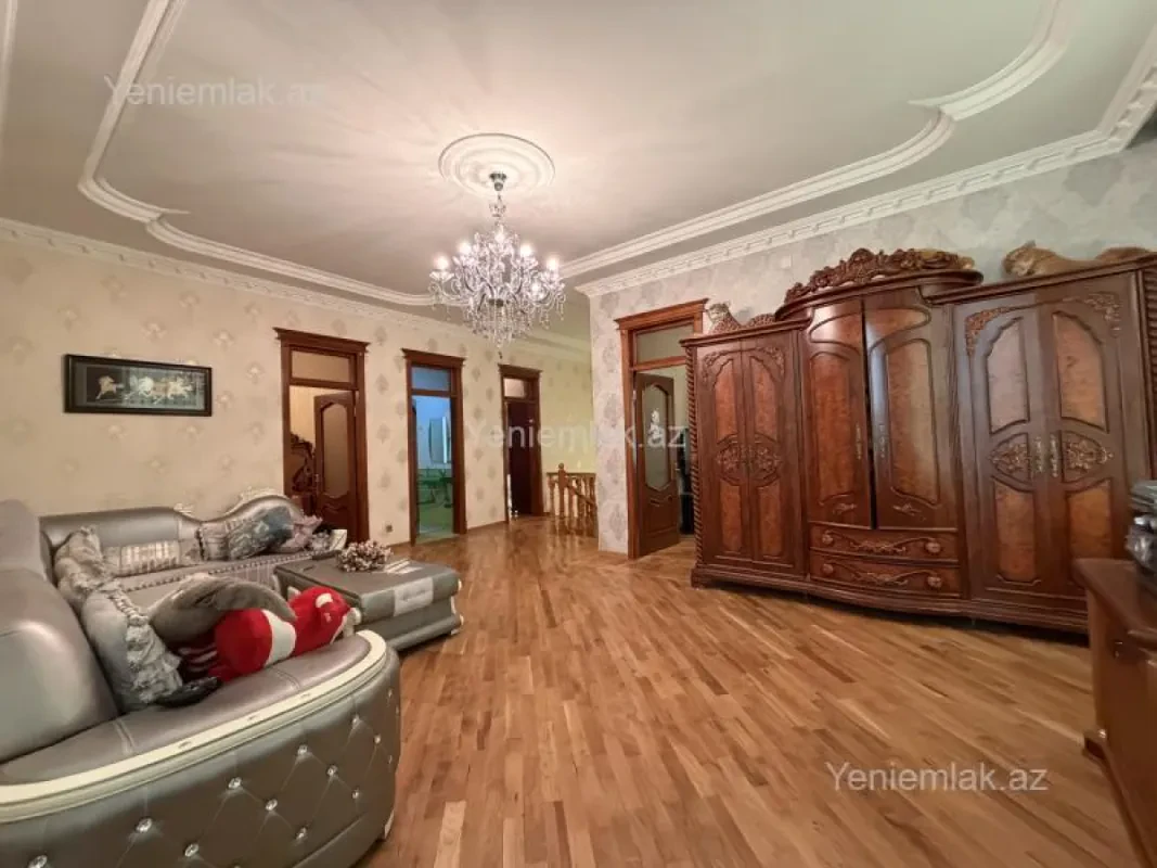Satılır 7 otaqlı həyət evi 300 m²