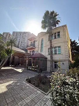 Satılır 7 otaqlı həyət evi 300 m²