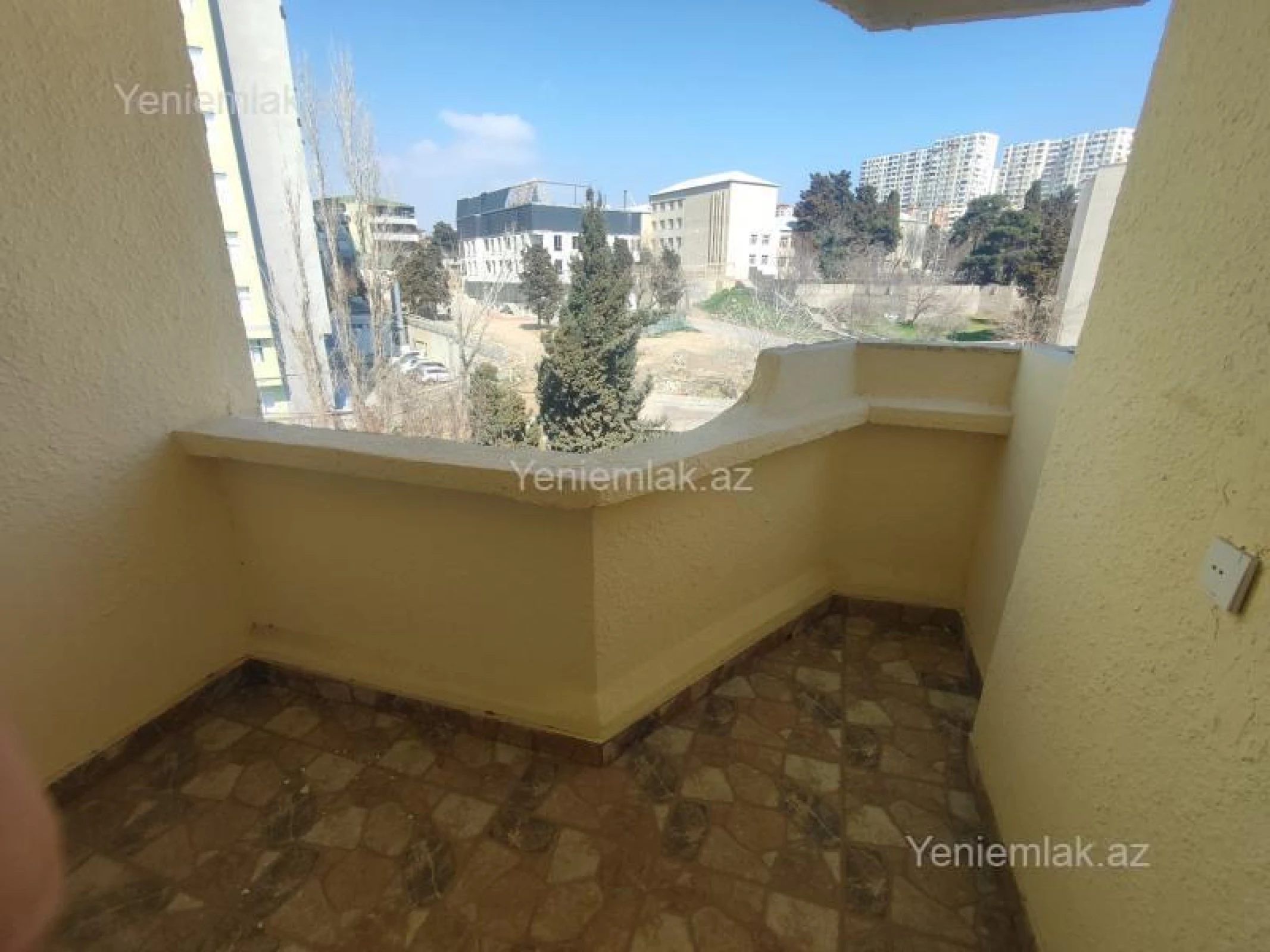Satılır 2 otaqlı köhnə tikili 60 m²