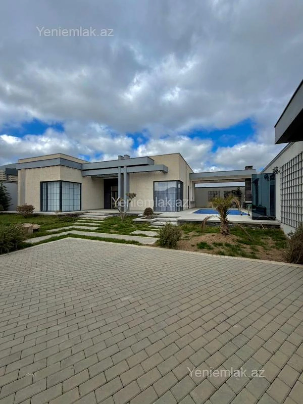 Satılır 4 otaqlı həyət evi 200 m²