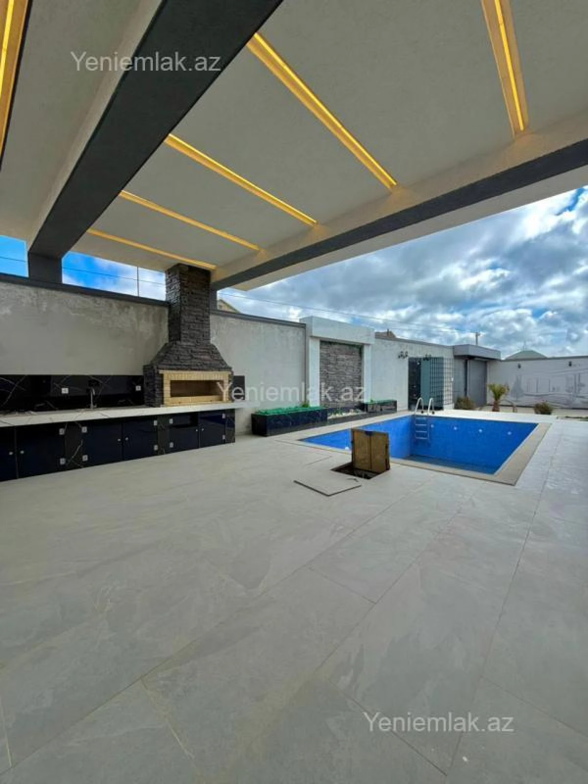 Satılır 4 otaqlı həyət evi 200 m²