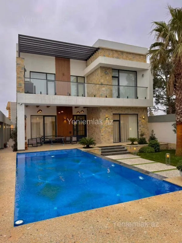 Satılır 5 otaqlı həyət evi 300 m²
