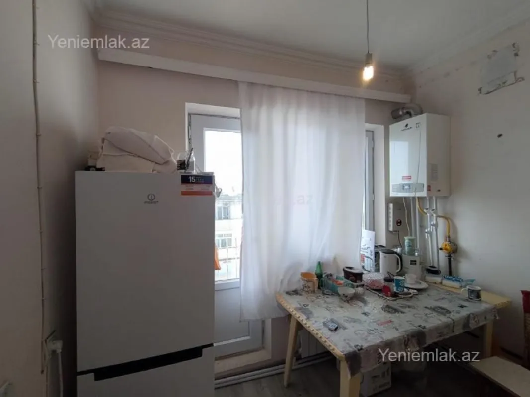 Satılır 1 otaqlı köhnə tikili 40 m²