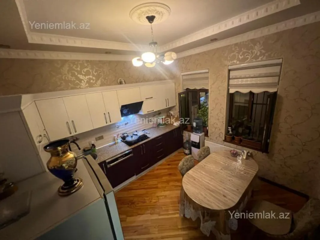 Satılır 6 otaqlı həyət evi 250 m²