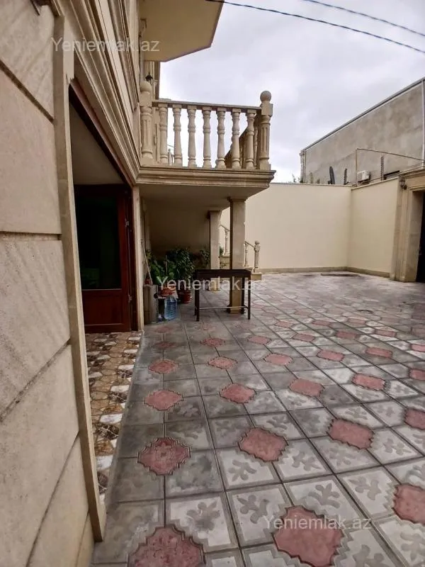 Satılır 6 otaqlı həyət evi 250 m²
