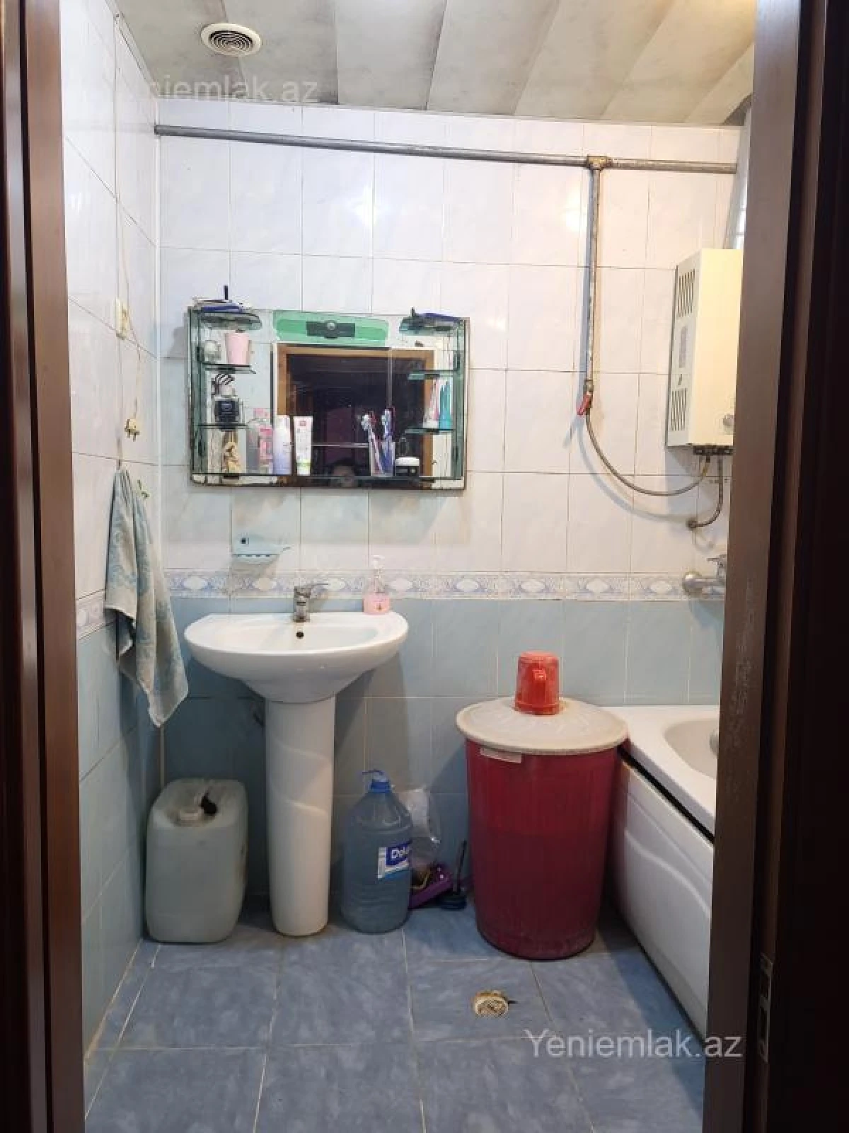 Satılır 4 otaqlı köhnə tikili 100 m²