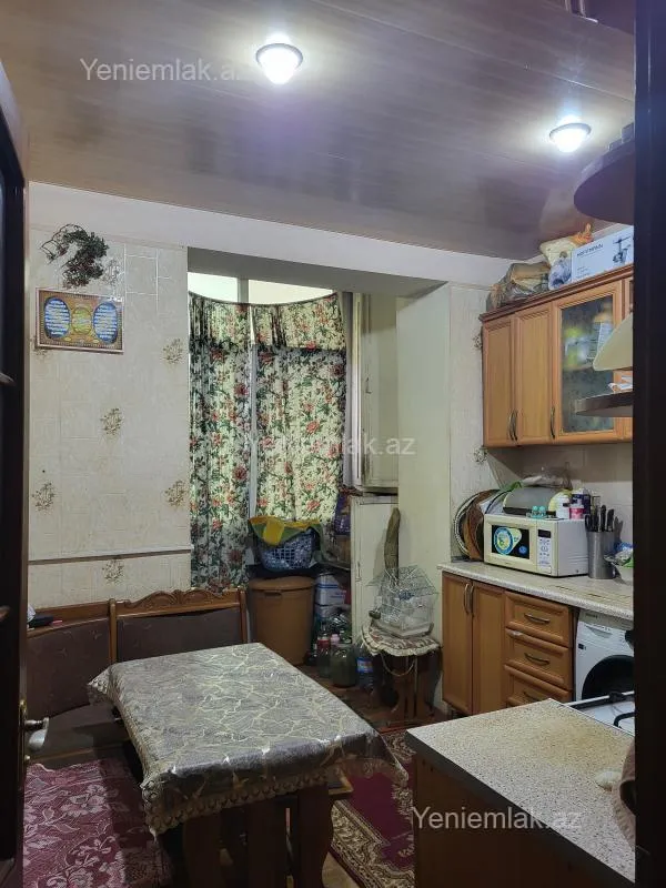 Satılır 4 otaqlı köhnə tikili 100 m²