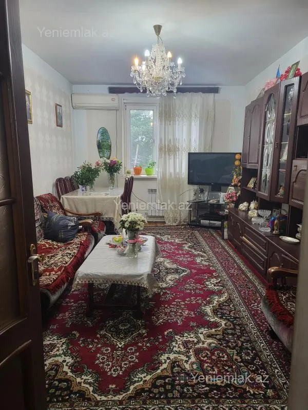 Satılır 4 otaqlı köhnə tikili 100 m²
