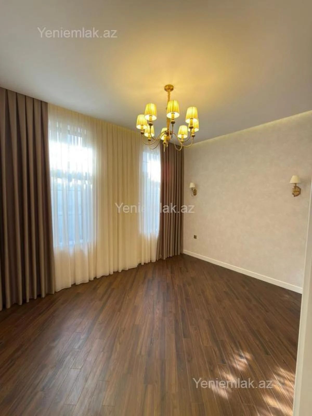 Satılır 5 otaqlı həyət evi 300 m²