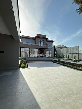 Satılır 5 otaqlı həyət evi 300 m²