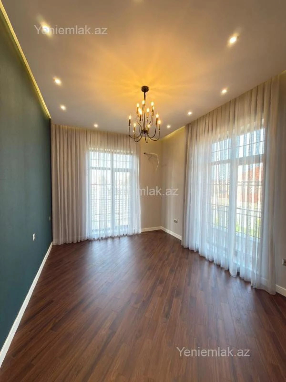 Satılır 5 otaqlı həyət evi 300 m²