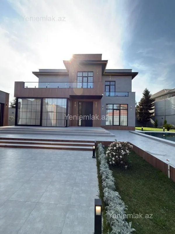Satılır 5 otaqlı həyət evi 300 m²