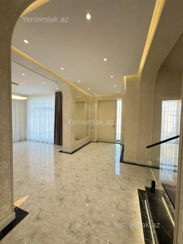 Satılır 5 otaqlı həyət evi 300 m²