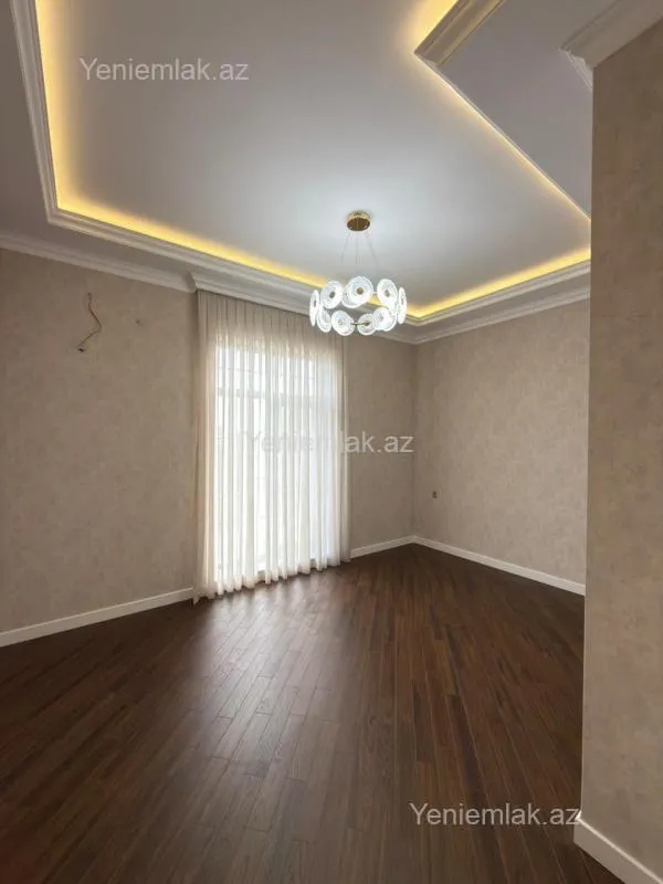 Satılır 5 otaqlı həyət evi 300 m²