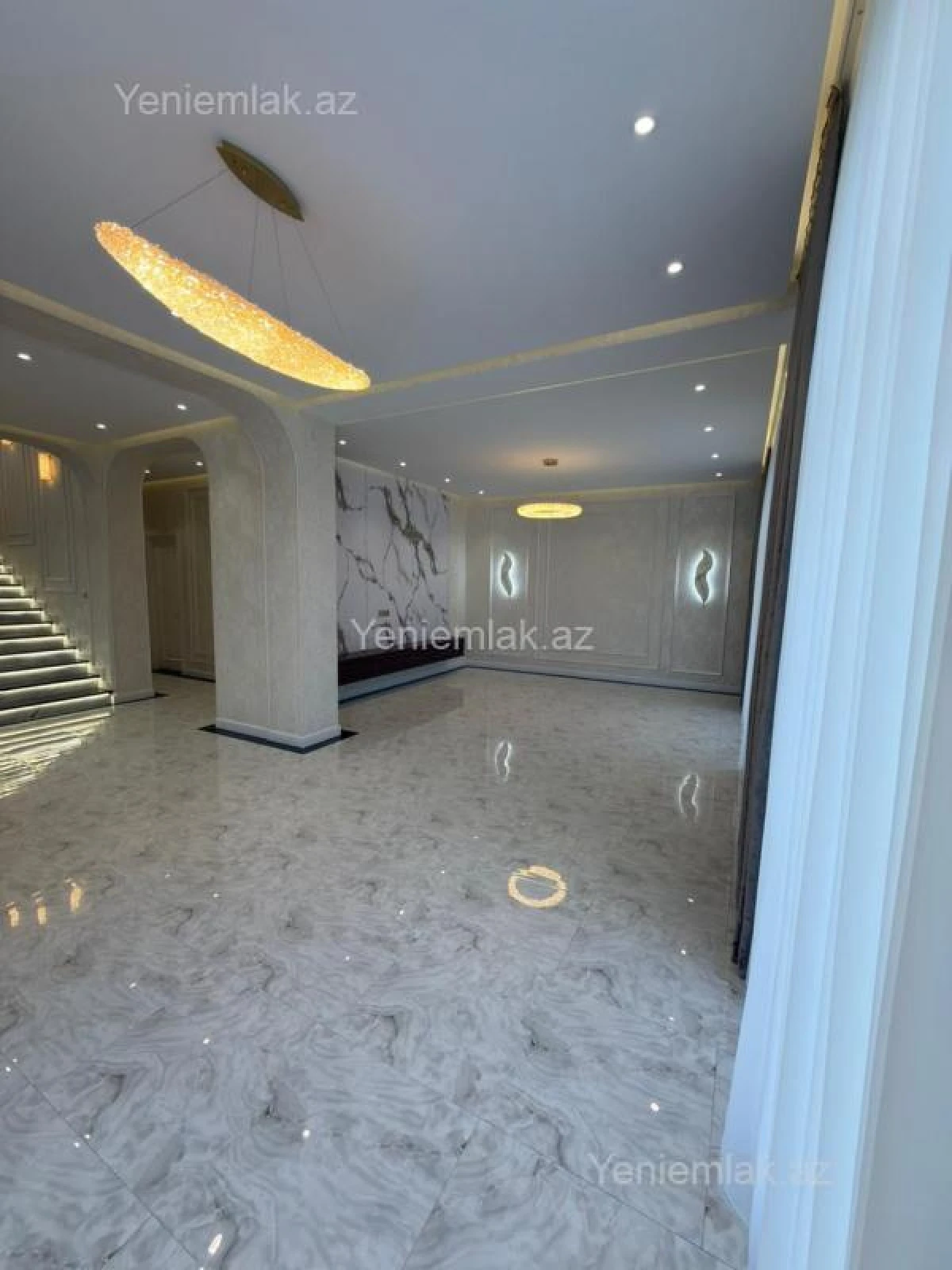 Satılır 5 otaqlı həyət evi 300 m²