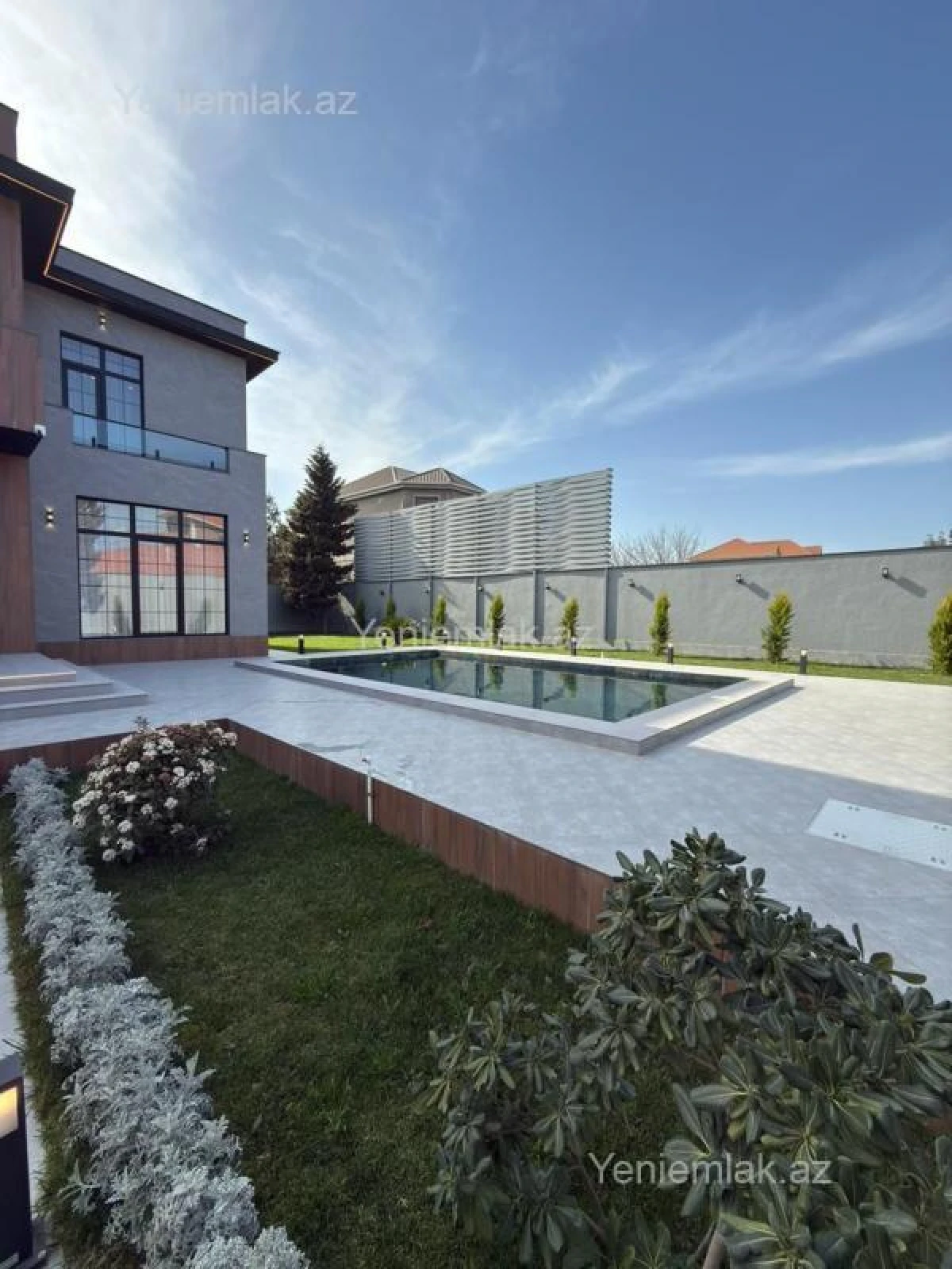 Satılır 5 otaqlı həyət evi 300 m²