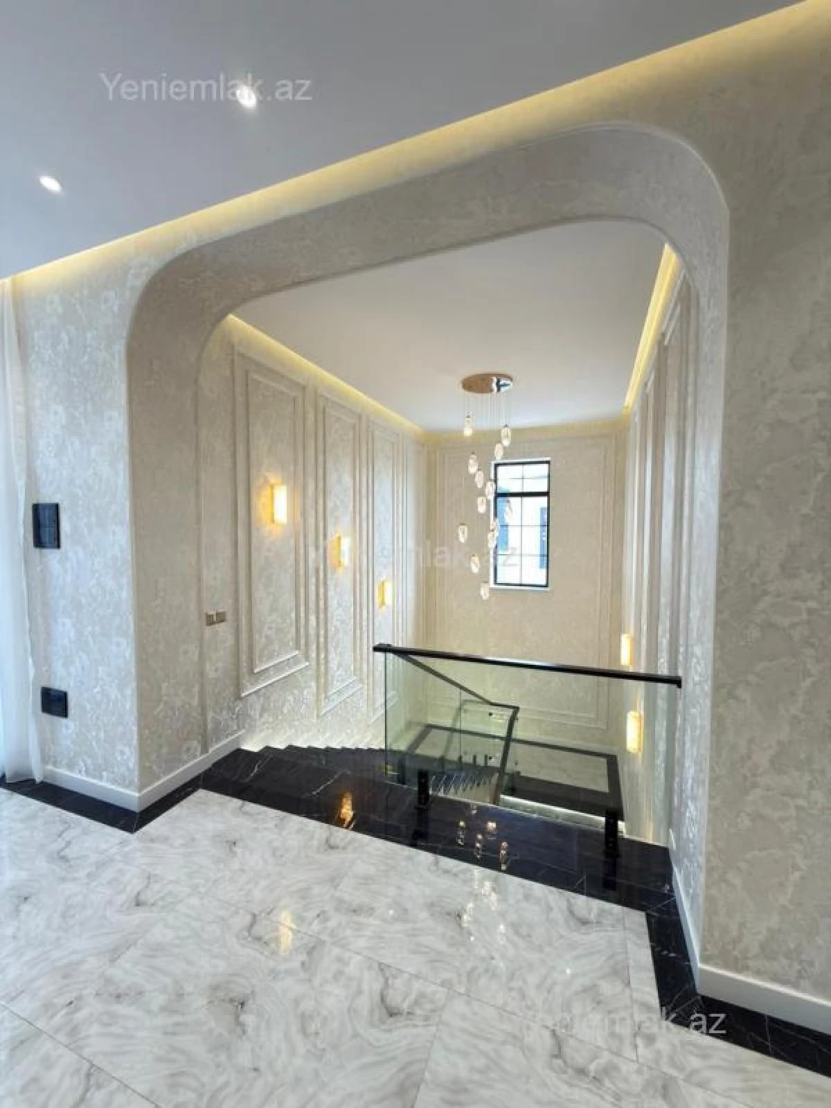 Satılır 5 otaqlı həyət evi 300 m²