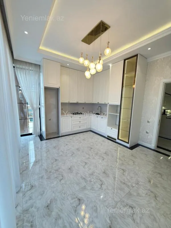 Satılır 5 otaqlı həyət evi 300 m²