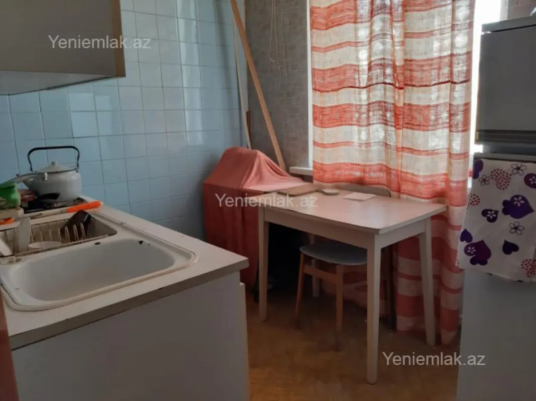 Satılır 1 otaqlı köhnə tikili 42 m²