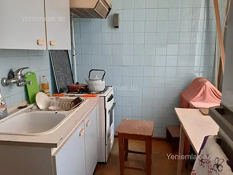 Satılır 1 otaqlı köhnə tikili 42 m²
