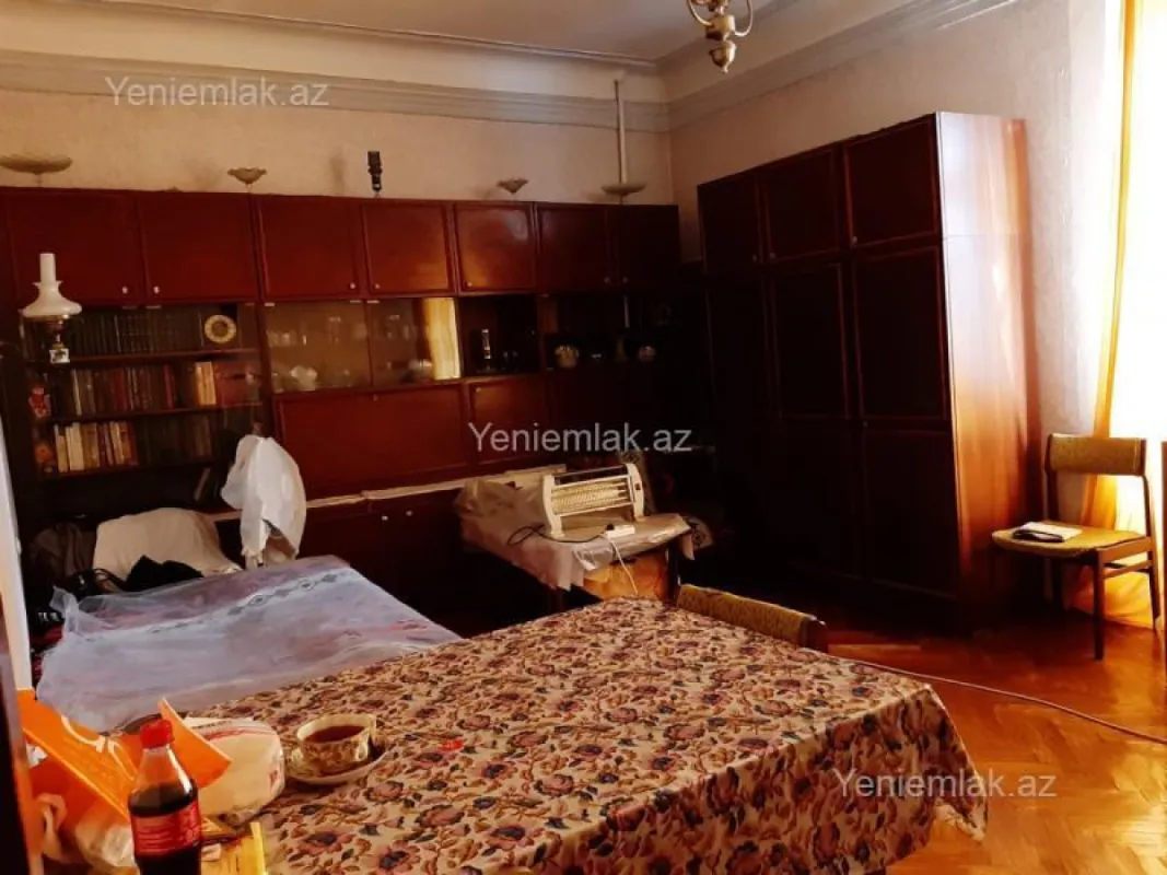 Satılır 1 otaqlı köhnə tikili 42 m²
