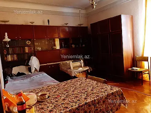 Satılır 1 otaqlı köhnə tikili 42 m²