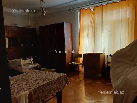 Satılır 1 otaqlı köhnə tikili 42 m²