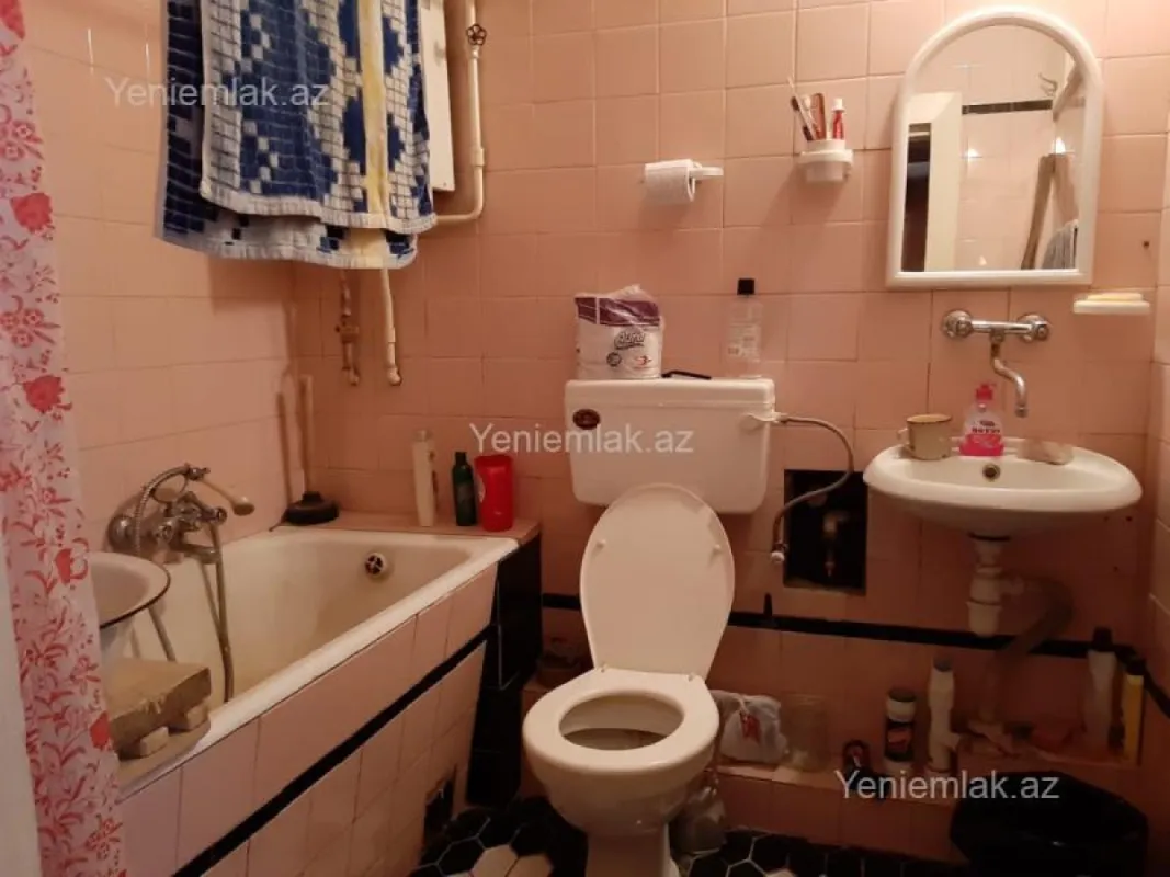 Satılır 1 otaqlı köhnə tikili 42 m²