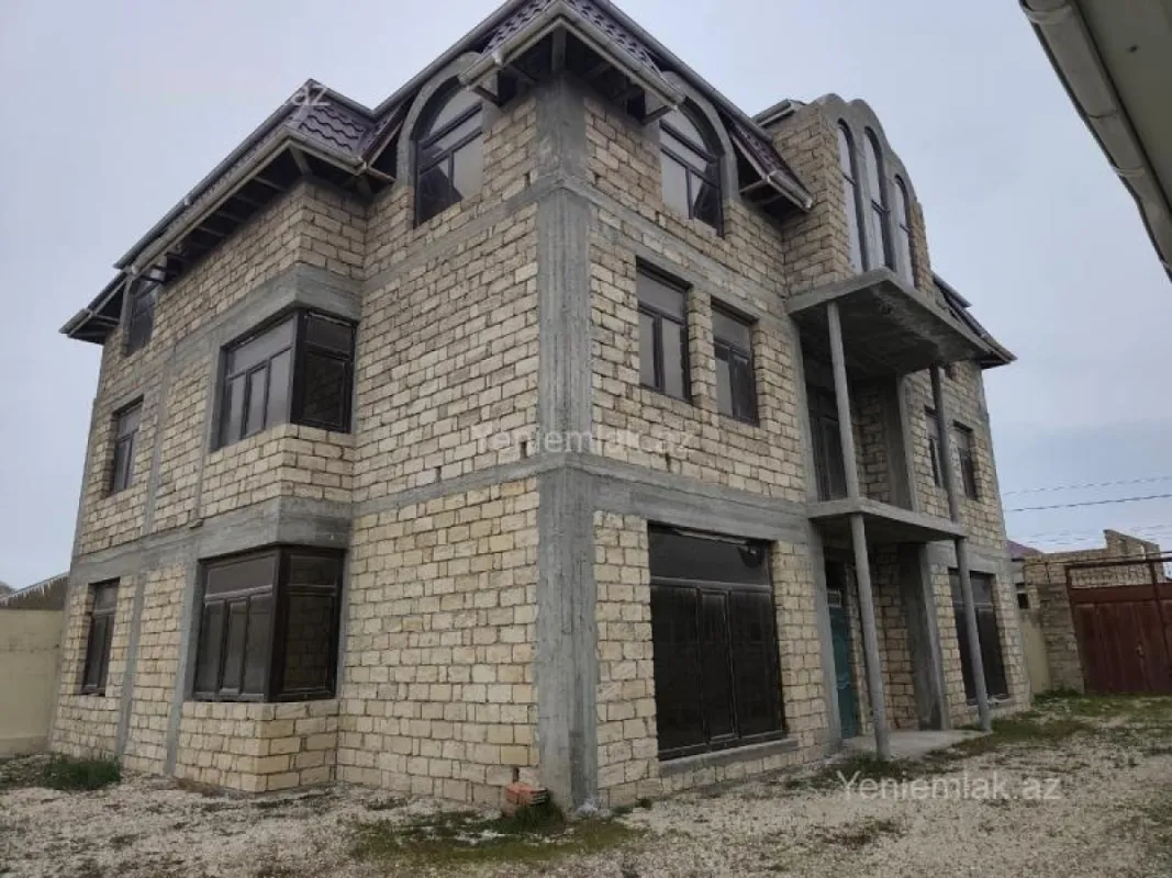 Satılır 9 otaqlı həyət evi 450 m²